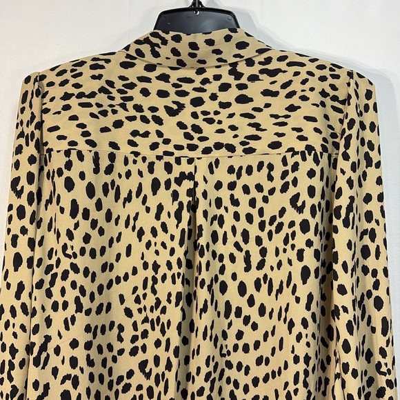 🍋 Vince Camuto animal print crêpe, long sleeve, pleated shoulder blouse: - Picture 6 of 6